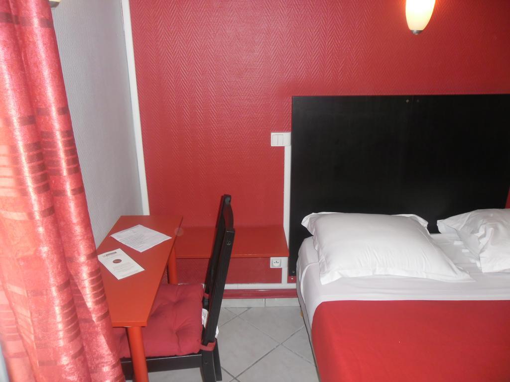 Hipotel Paris Montmartre Gare Du Nord Room photo