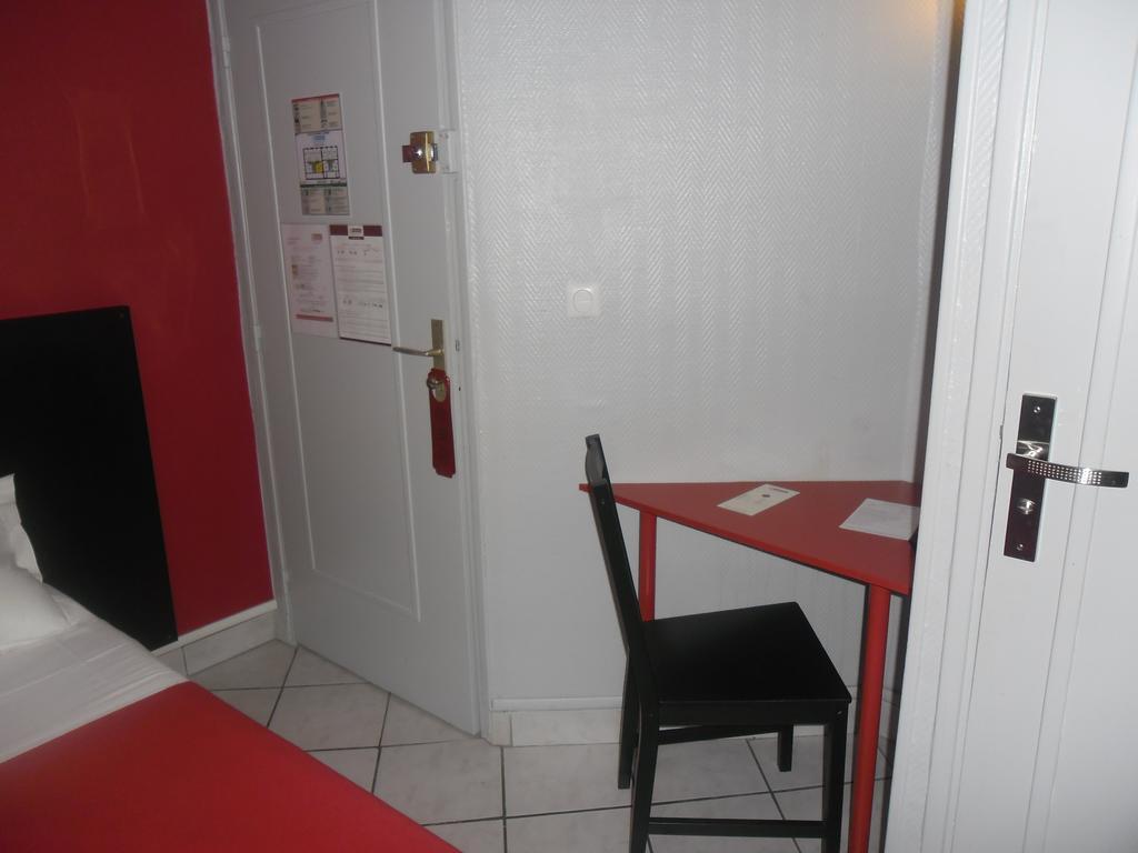 Hipotel Paris Montmartre Gare Du Nord Room photo